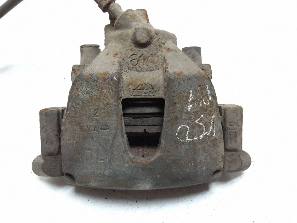 Front brake caliper – right