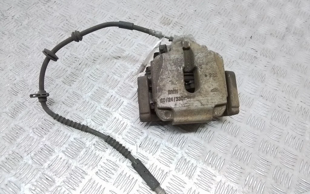 Zacisk hamulcowy przedni 195P646