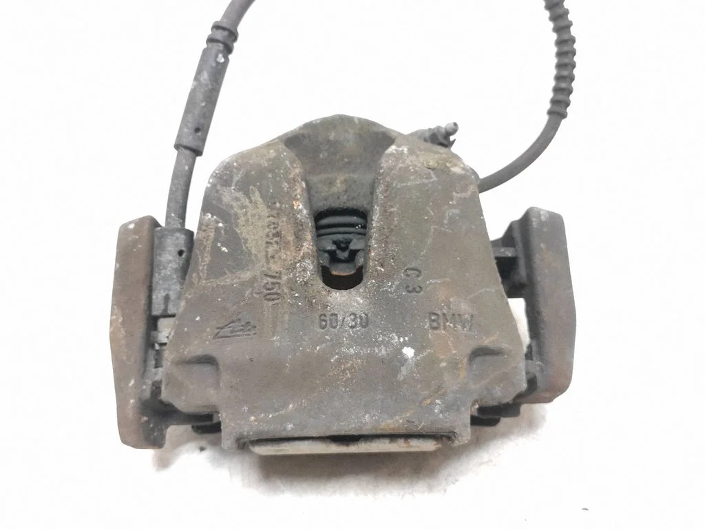 Front brake caliper – right
