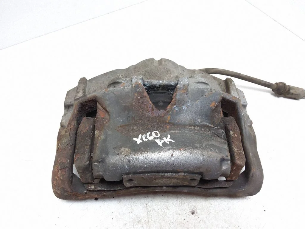 Front brake caliper – left