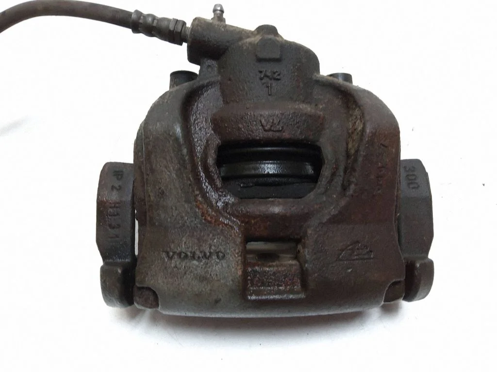 Front brake caliper – right