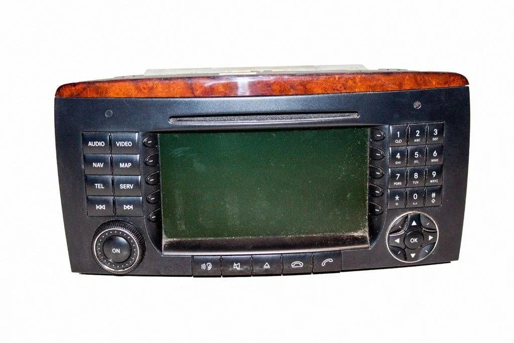 Radio/CD/DVD/GPS head unit – Mercedes-Benz R-Class W251 (2005-2013)