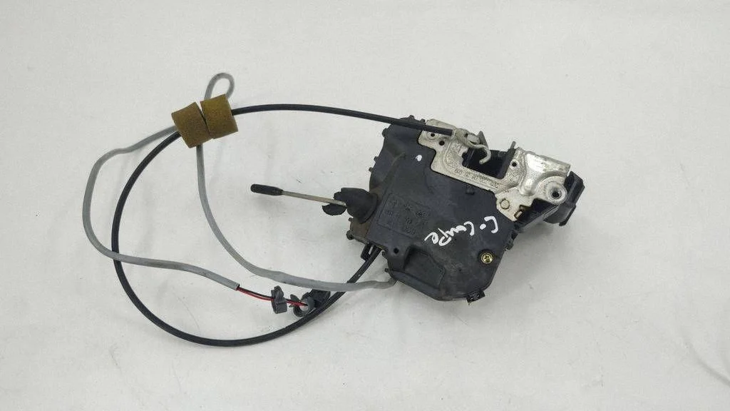 Front door lock – Mercedes-Benz C-Class W203 (2000-2007)