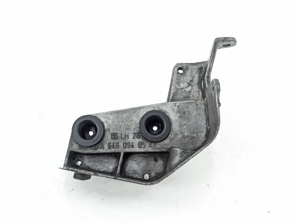 Air filter cleaner box bracket assembly – Mercedes-Benz C-Class W203 (2000-2007)
