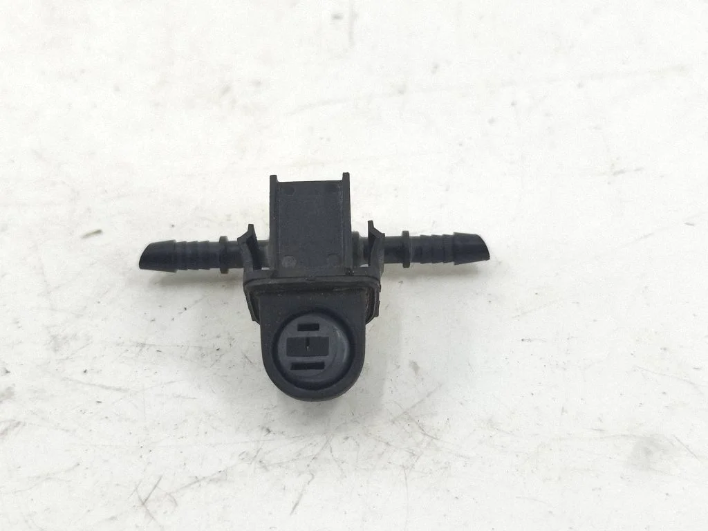 Windshield washer spray nozzle – Mercedes-Benz C-Class AMG W204 (2007-2014)