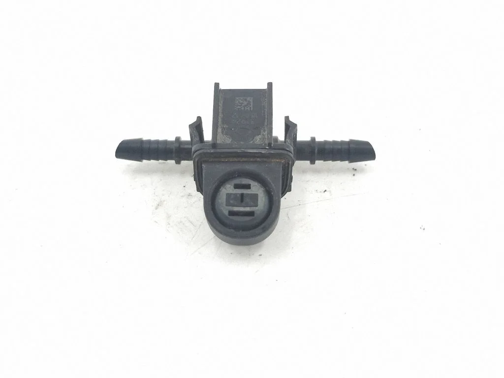 Windshield washer spray nozzle – Mercedes-Benz C-Class AMG W204 (2007-2014)