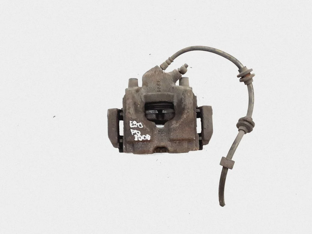 Front brake caliper – front right
