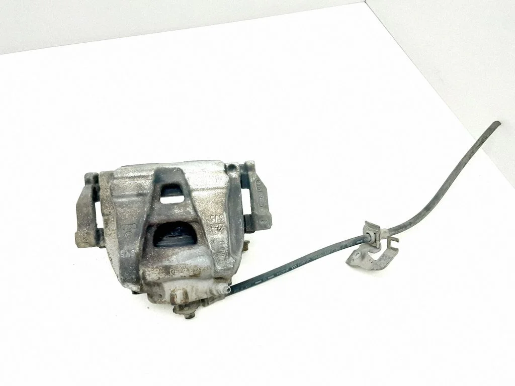 Front brake caliper – front right