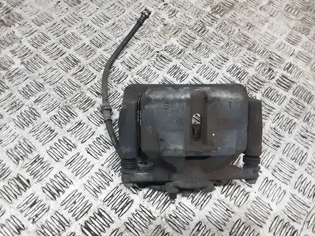 Front brake caliper – front left