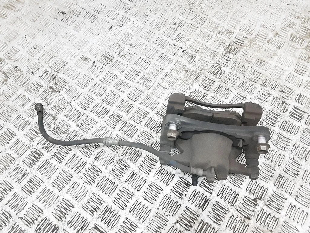 Front brake caliper – front right