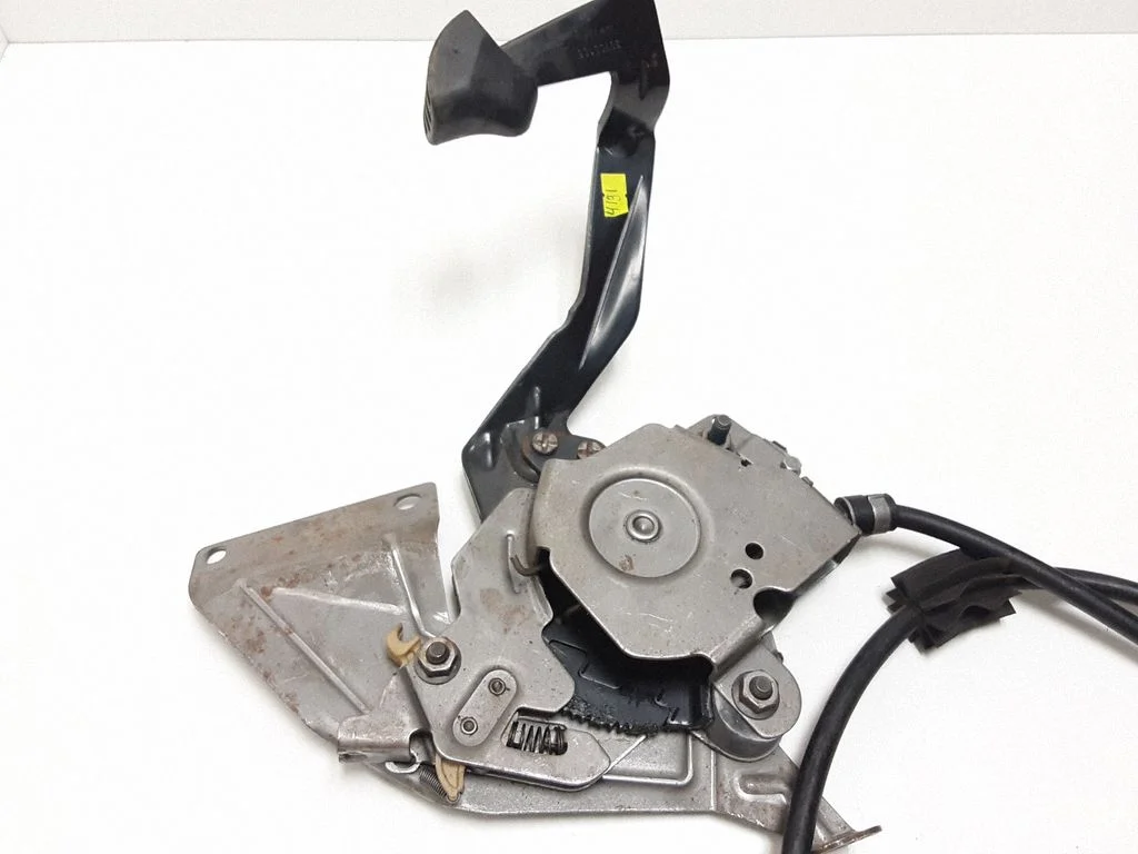 Handbrake/parking brake lever assembly – Volvo XC90 (2003-2006)