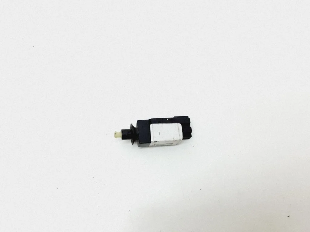 Brake pedal sensor switch – Mercedes-Benz E-Class W211 (2002-2009)