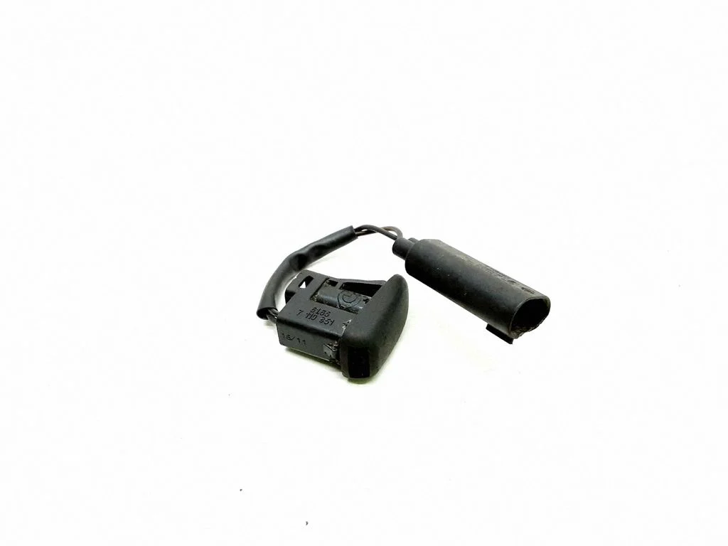 Windshield washer spray nozzle – BMW 1 Series E82 E88 (2007-2014)