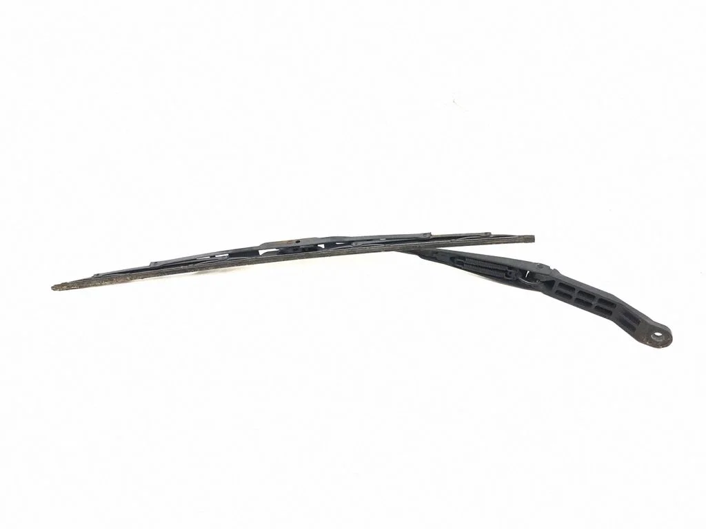 Windshield/front glass wiper blade