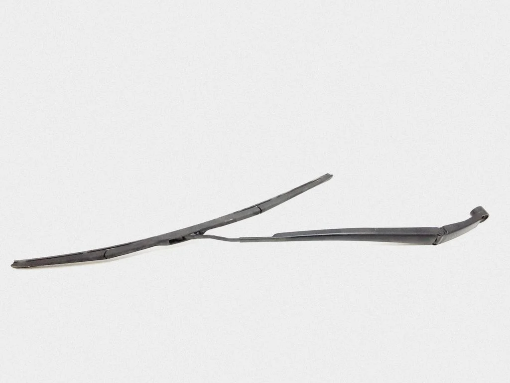 Windshield/front glass wiper blade – Toyota RAV 4 (XA40) (2012-2018)