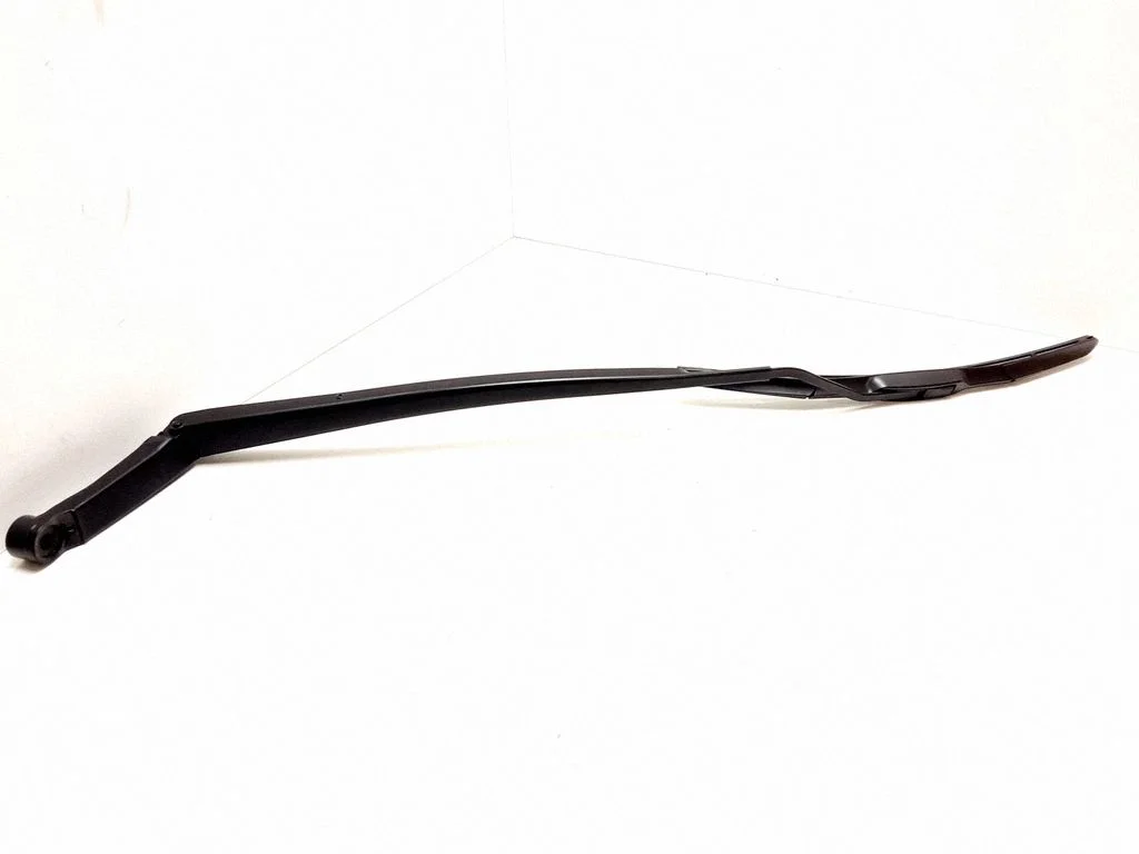 Windshield/front glass wiper blade – Toyota RAV 4 (XA40) (2012-2018)