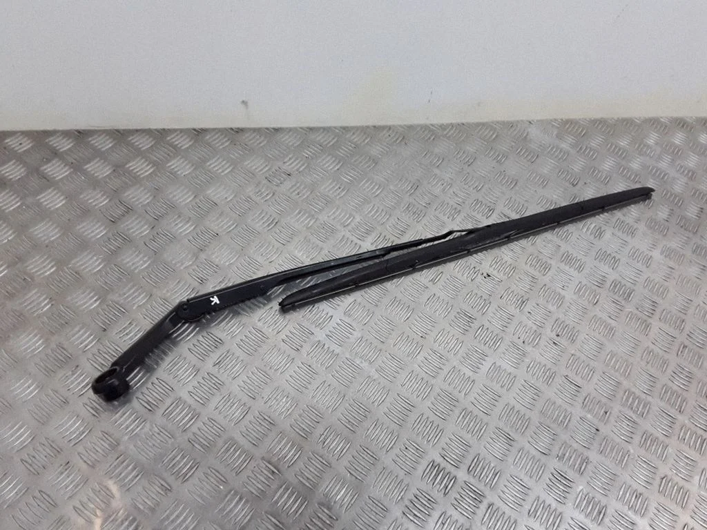 Windshield/front glass wiper blade