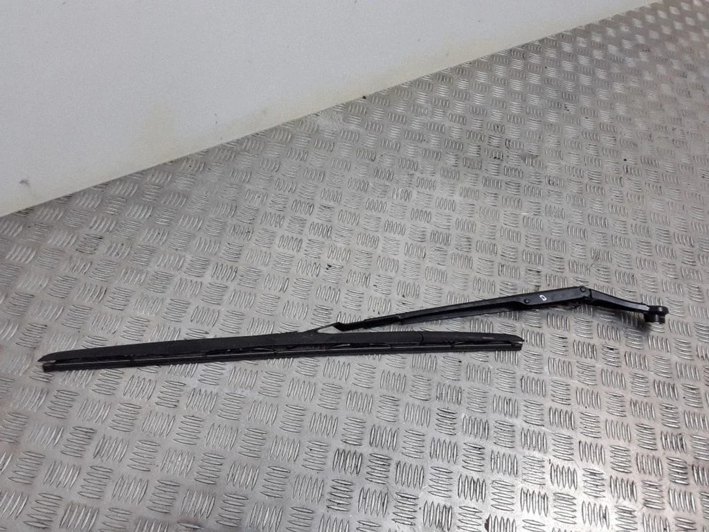 Windshield/front glass wiper blade