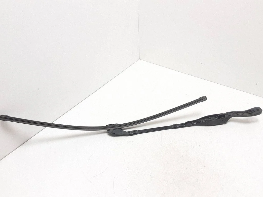 Front wiper blade arm A2118200644