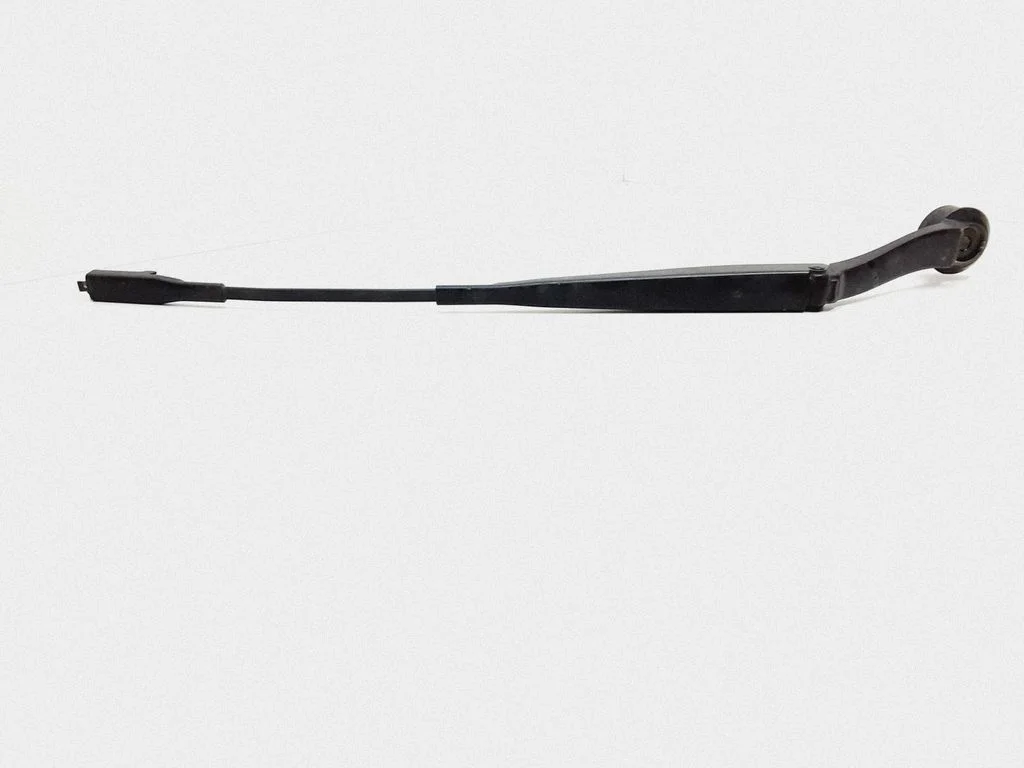 Front wiper blade arm DS7317B589