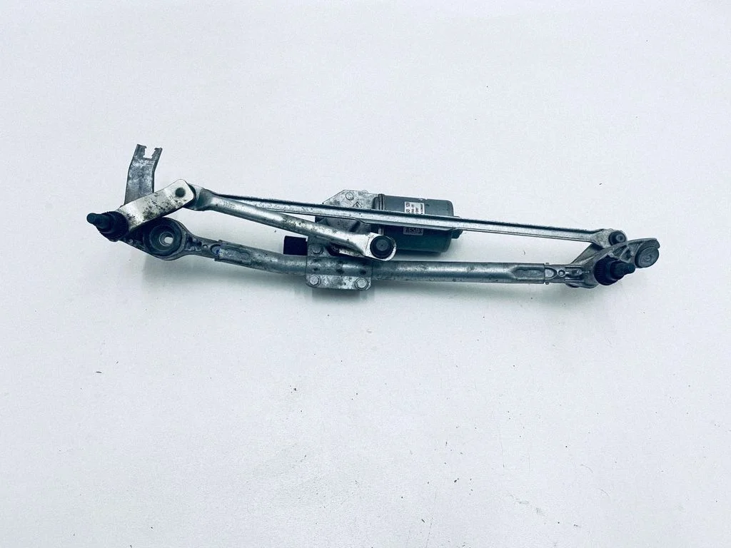 Front wiper linkage and motor 697826401