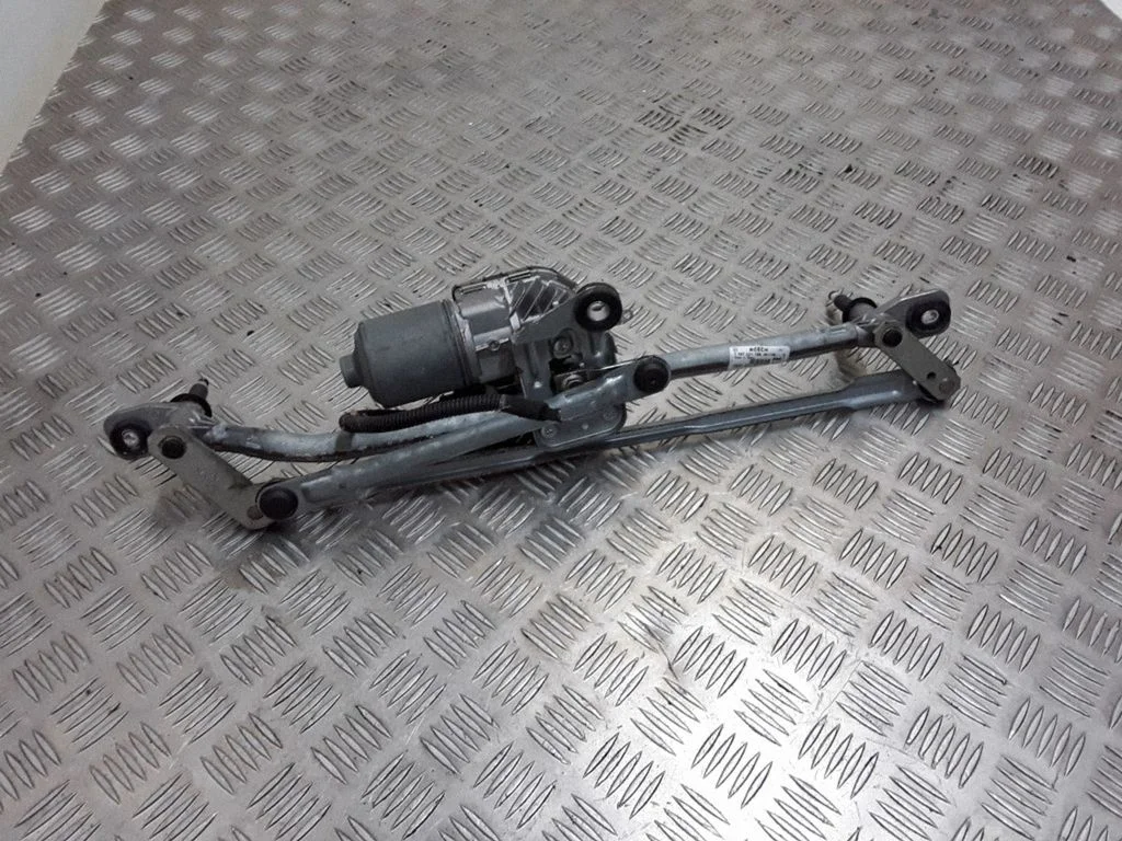 Mechanizm wycieraczek z silniczkiem
