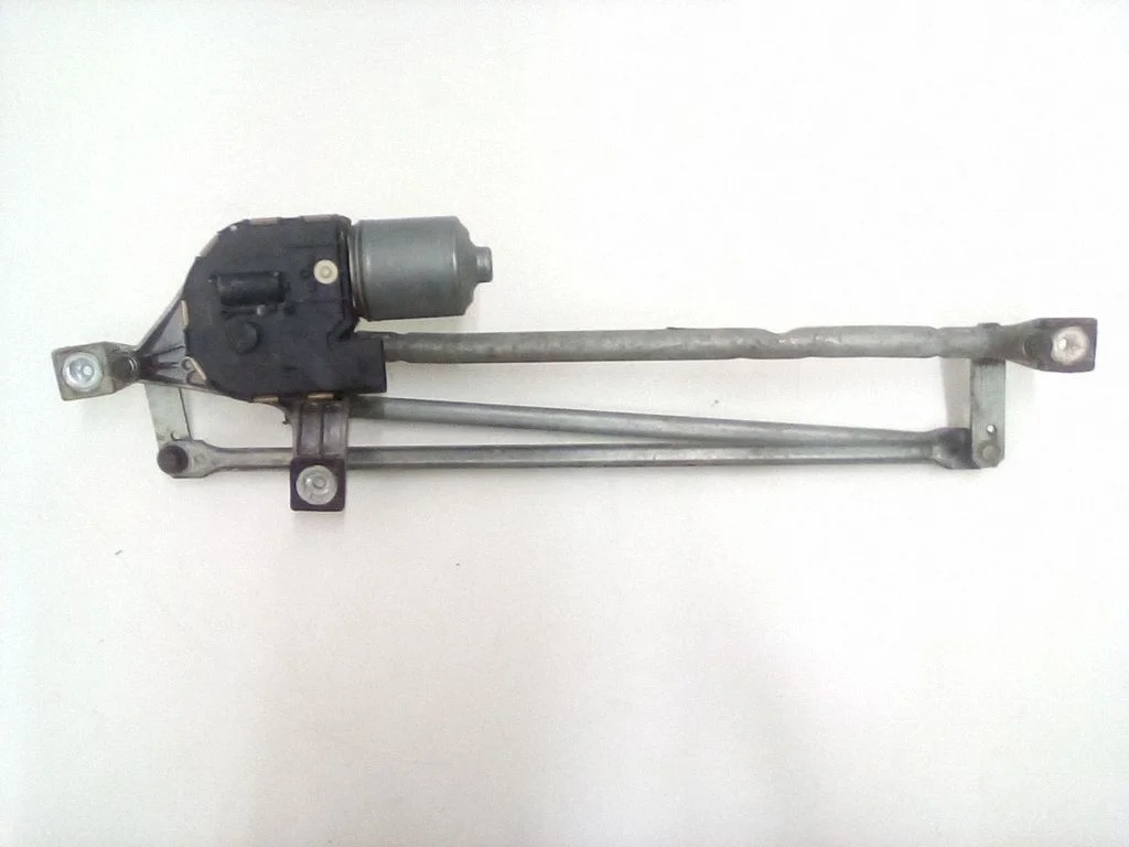 Front wiper linkage and motor