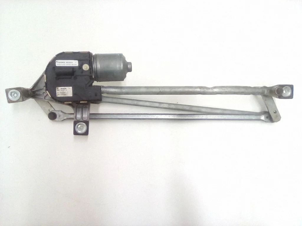 Front wiper linkage and motor