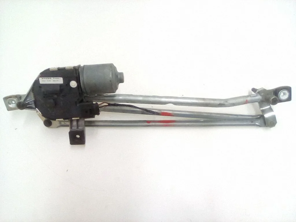 Front wiper linkage and motor