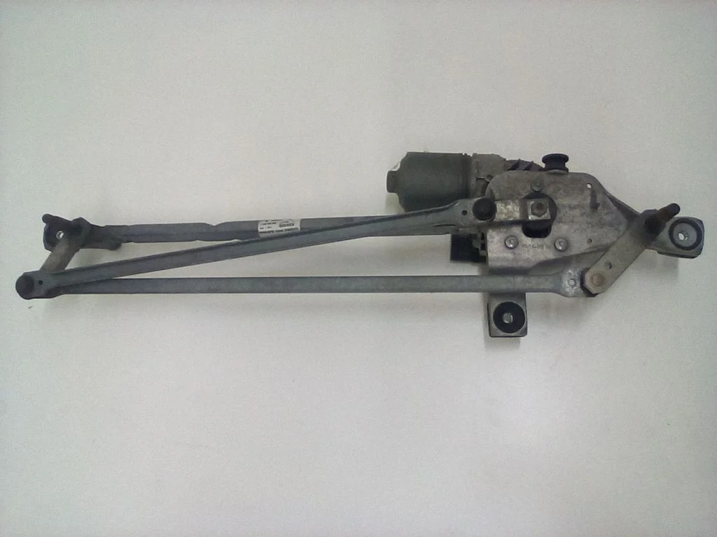 Front wiper linkage and motor