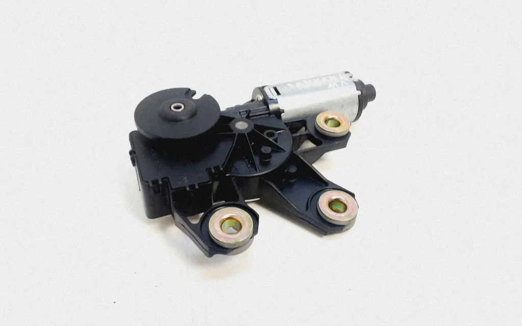 Rear window wiper motor – Volkswagen Touareg I (2002-2010)