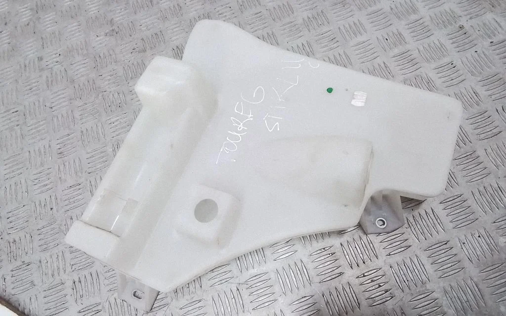 Windshield washer fluid reservoir/tank – Porsche Cayenne (92A) (2010-2017)