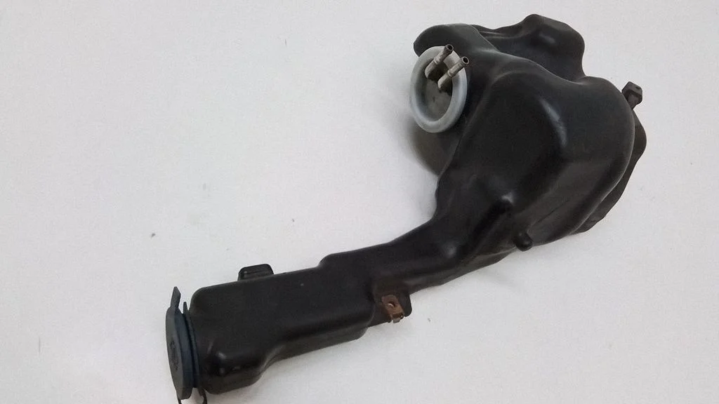 Windshield washer fluid reservoir/tank – Mercedes-Benz E-Class W212 (2009-2016)