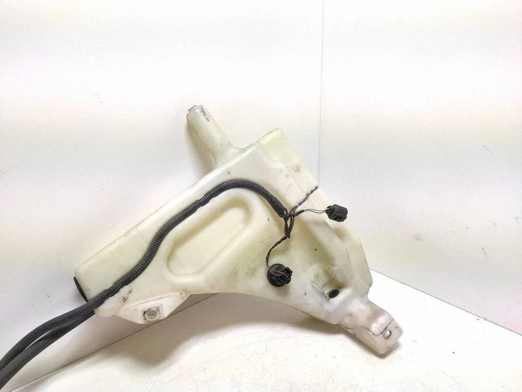 Windshield washer fluid reservoir/tank – Audi Q7 4L (2005-2015)