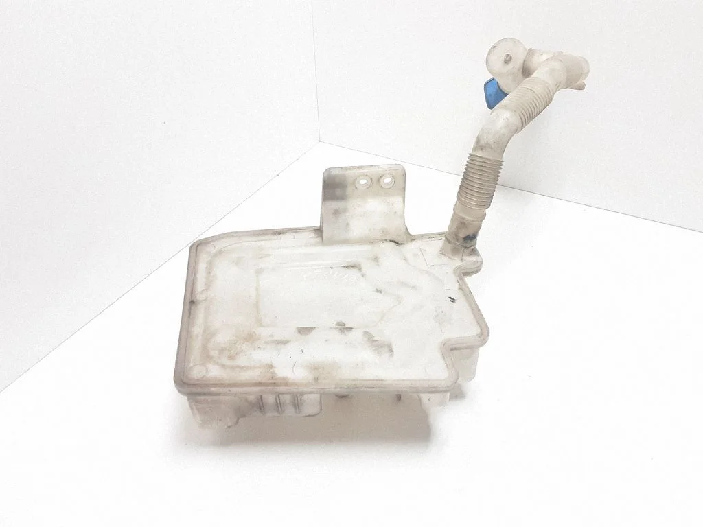 Windshield washer fluid reservoir/tank – Skoda Octavia Mk2 (1Z) (2004-2013)