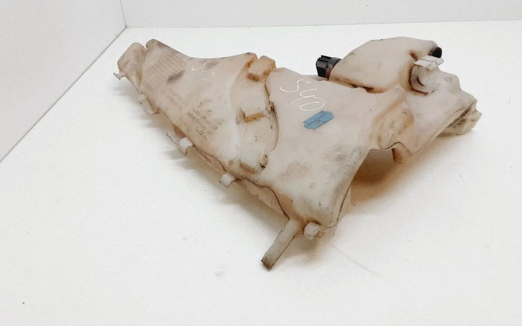 Windshield washer fluid reservoir/tank – Volvo S40 (2008-2012)