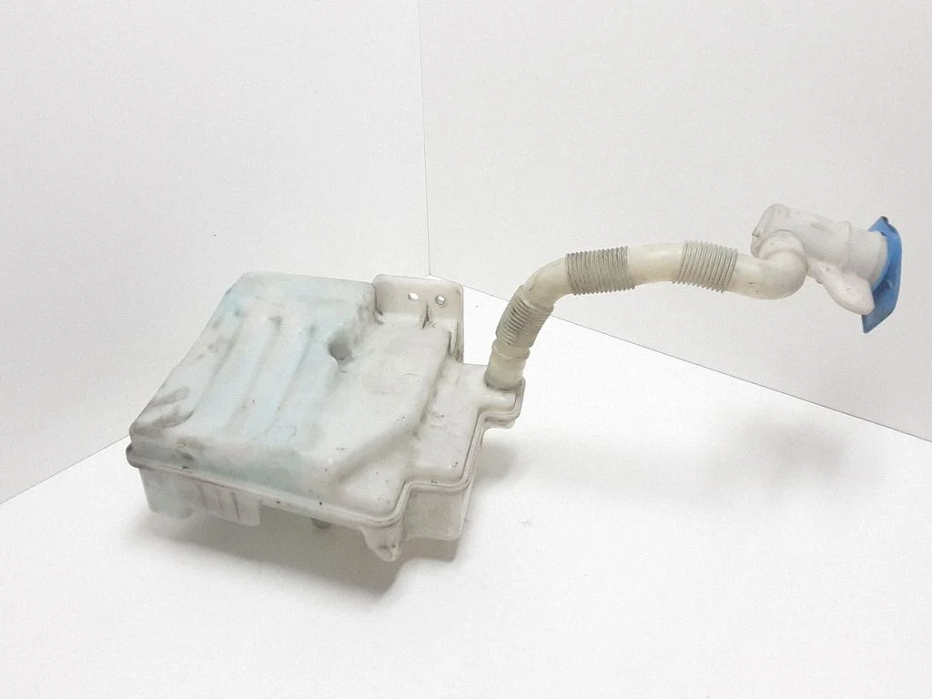 Windshield washer fluid reservoir/tank – Volkswagen Golf Plus (2005-2013)