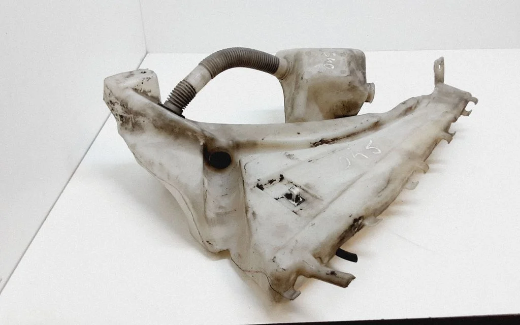 Windshield washer fluid reservoir/tank – Volvo S40 (2004-2007)