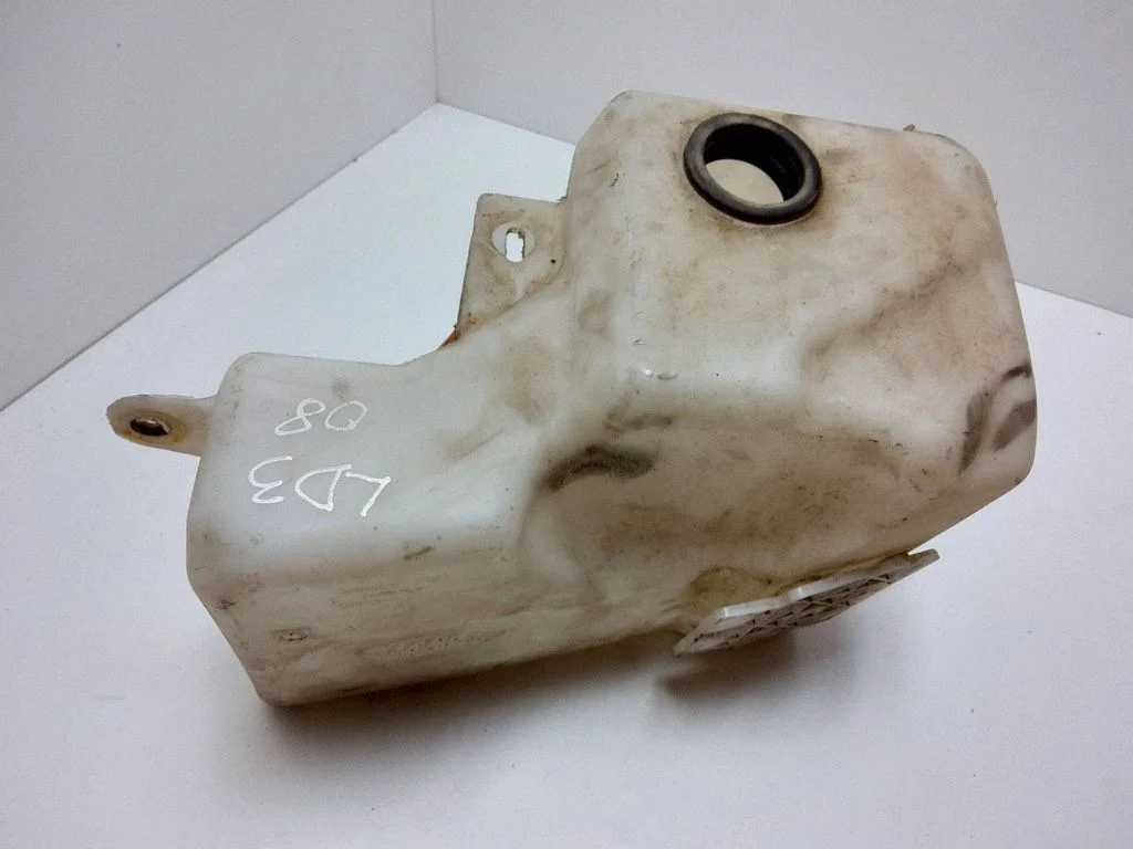 Windshield washer fluid reservoir/tank DMB000121