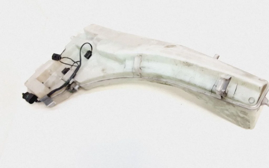 Windshield washer fluid reservoir/tank 7161476
