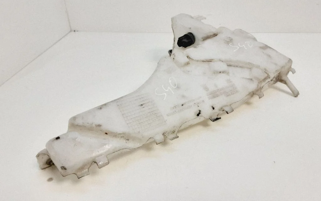 Windshield washer fluid reservoir/tank – Volvo S40 (2004-2007)