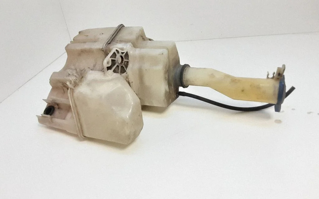 Windshield washer fluid reservoir/tank 9178881