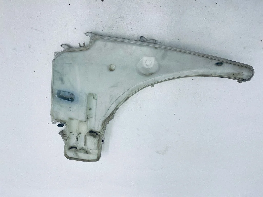 Windshield washer fluid reservoir/tank – BMW 3 Series E90 E91 (2005-2012)