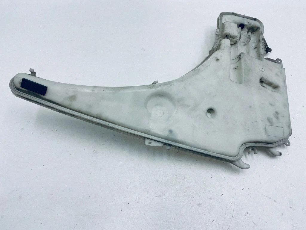 Windshield washer fluid reservoir/tank – BMW 3 Series E90 E91 (2005-2012)