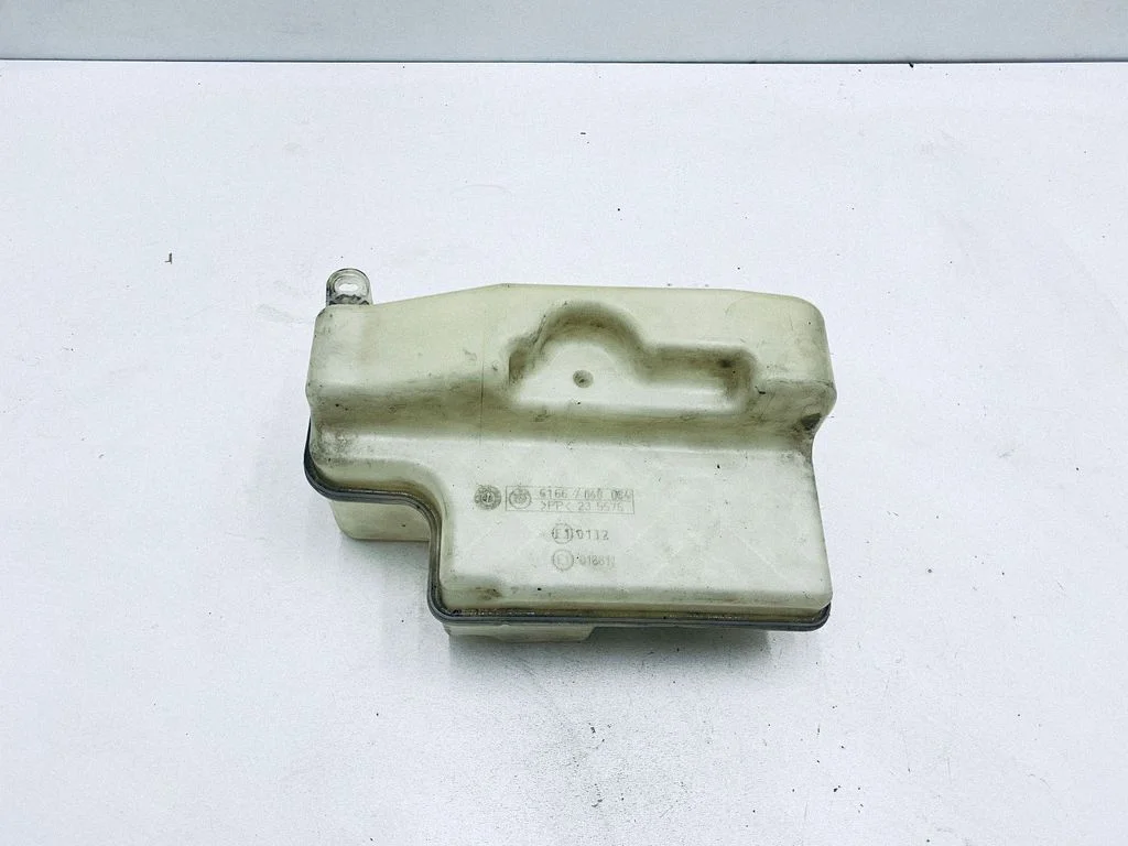 Klaasipesuvedeliku paak – BMW 7-seeria E65 E66 (2001-2008)