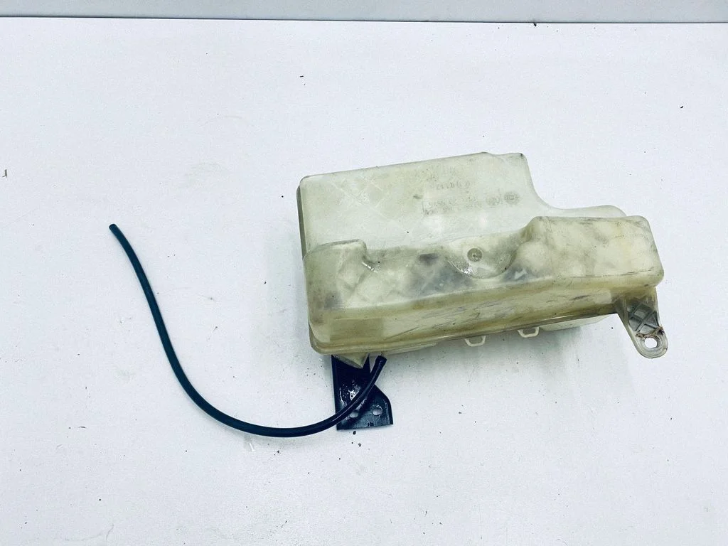 Klaasipesuvedeliku paak – BMW 7-seeria E65 E66 (2001-2008)