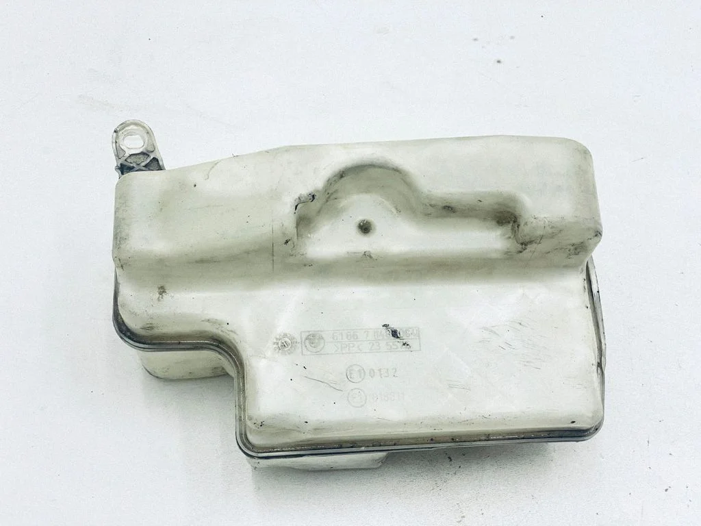 Klaasipesuvedeliku paak – BMW 7-seeria E65 E66 (2001-2008)