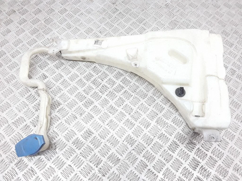 Windshield washer fluid reservoir/tank – Volkswagen Touareg I (2002-2010)