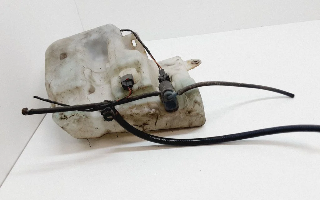 Windshield washer fluid reservoir/tank OMB000121