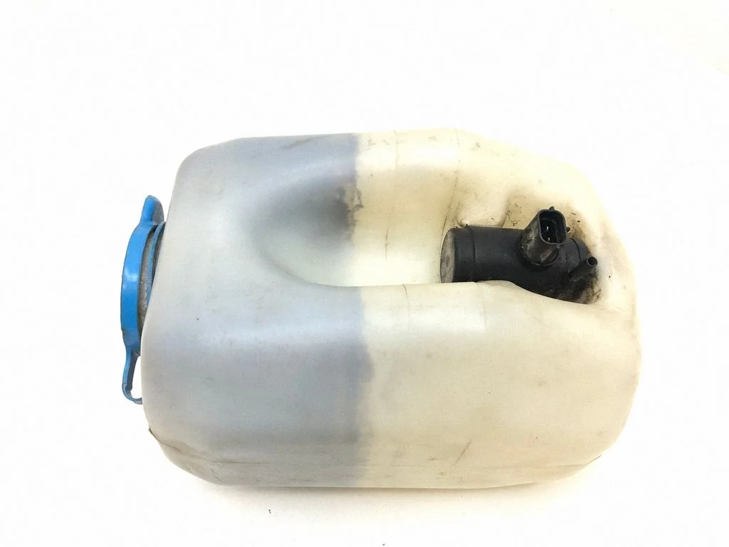 Windshield washer fluid reservoir/tank